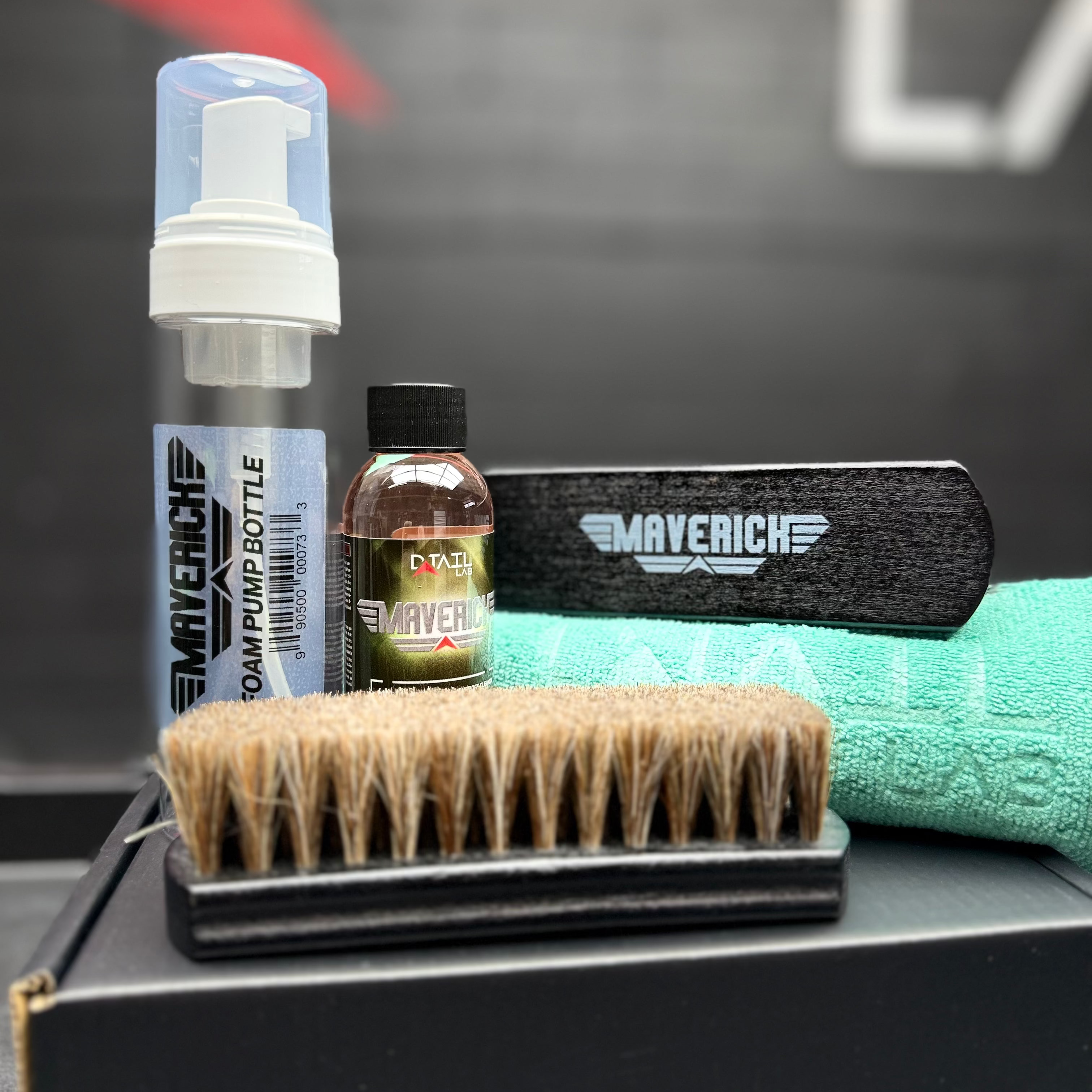 MAVERICK Leather & Fabric Maintenance kit — interior leather and fabric cleaning brush | D-TAIL LAB