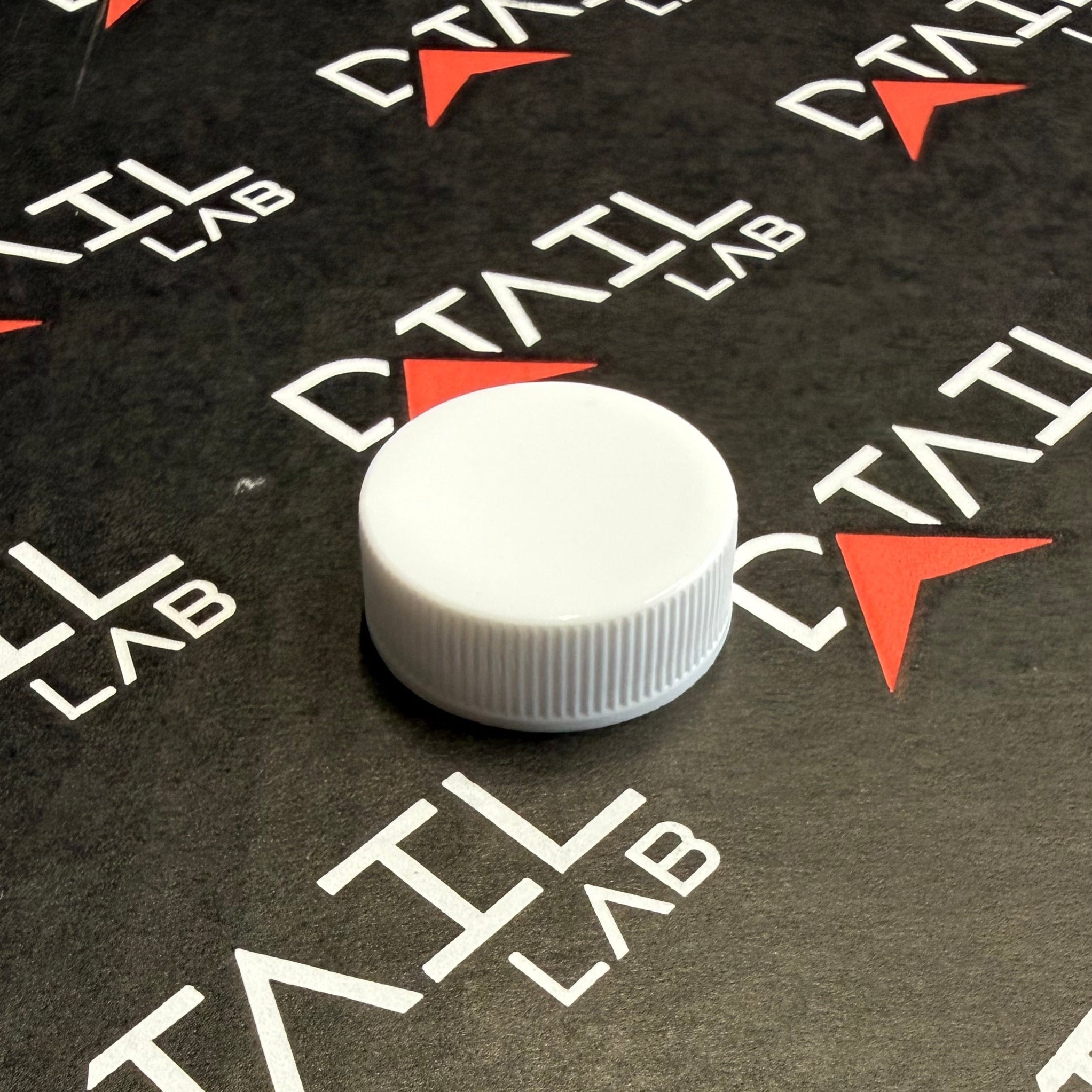 28-400 WHITE SMOOTH TOP FINE RIBBED CAP F217 GLUE -  - D-Tail Lab