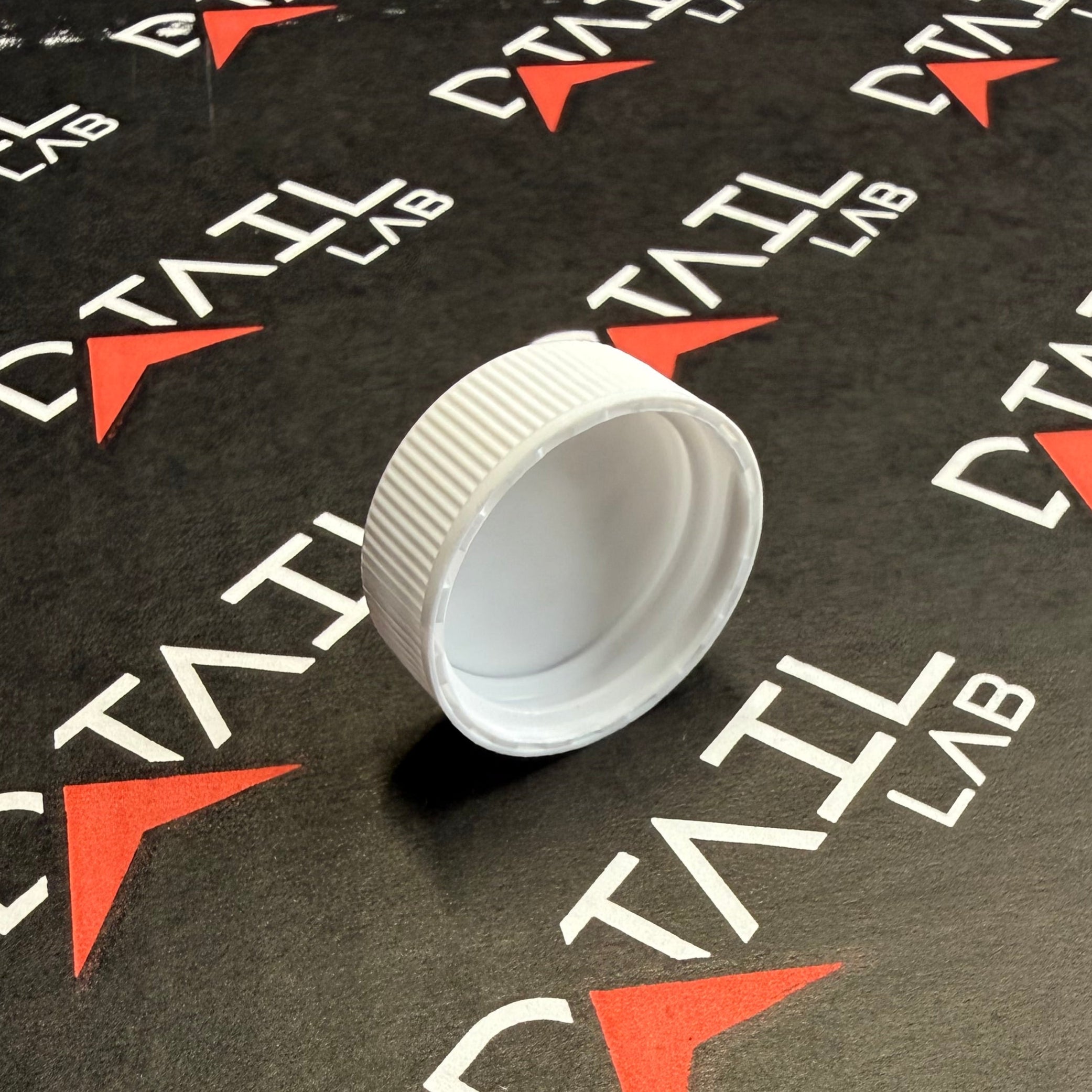 28-400 WHITE SMOOTH TOP FINE RIBBED CAP F217 GLUE -  - D-Tail Lab